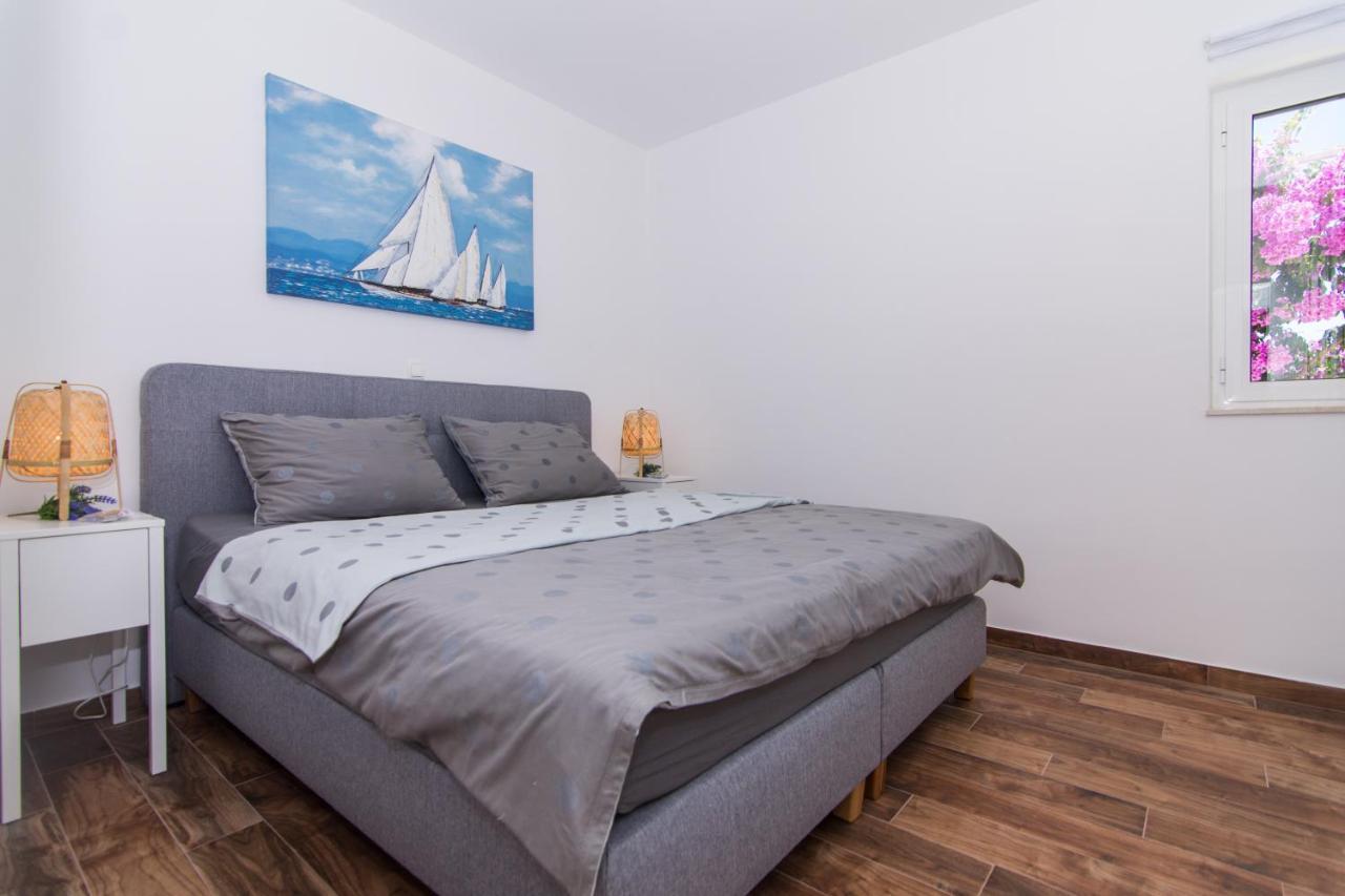 Apartments Lumini Trogir Exterior photo